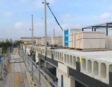 Erection of the walls of the new Spinder building in Drachten. 