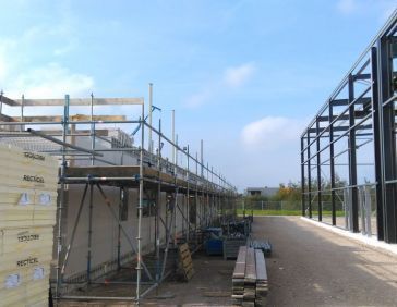 Erection of the walls of the new Spinder building in Drachten. 