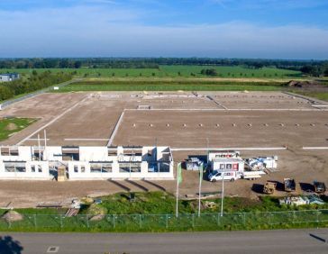 Erection of the walls of the new Spinder building in Drachten. 