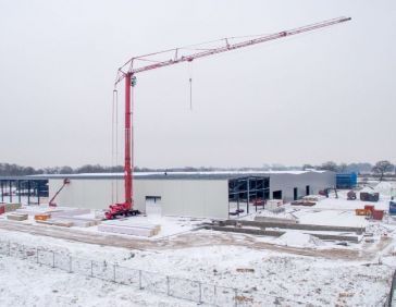 Spinder New building: The roof is on!