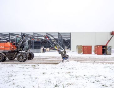 Spinder New building: The roof is on!